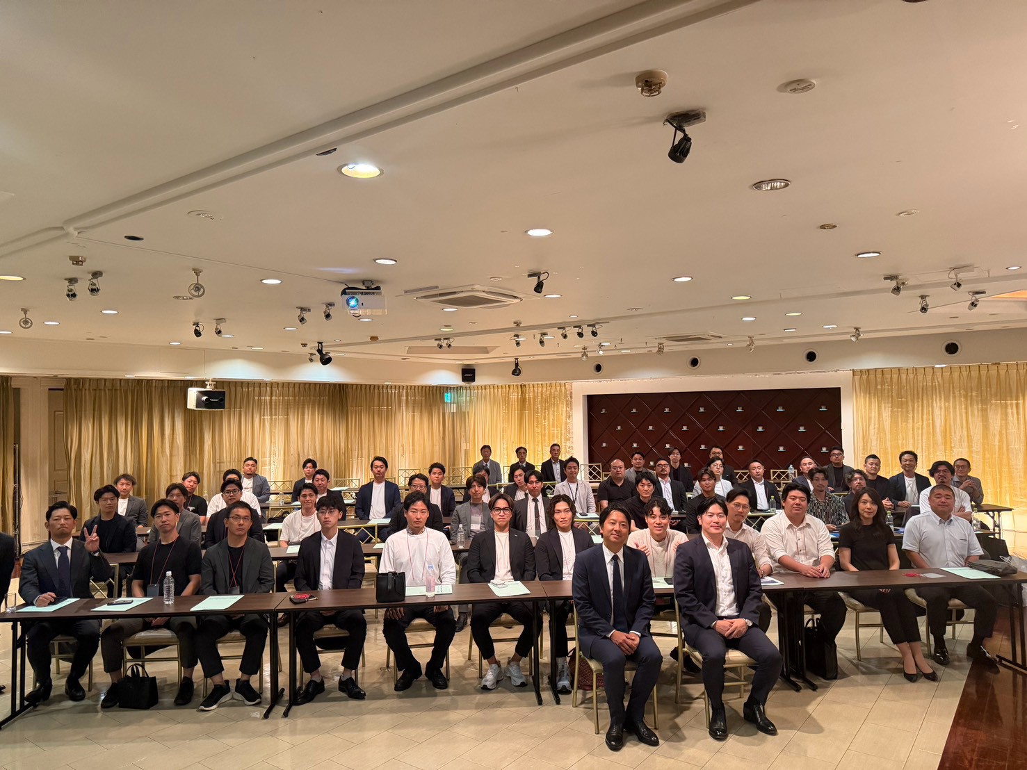 AIO・LLMO対策入門セミナーの参加者集合写真